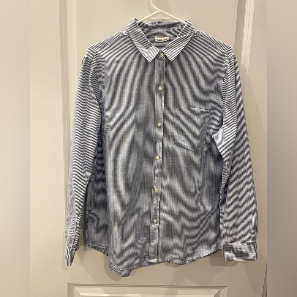 GAP striped button up top